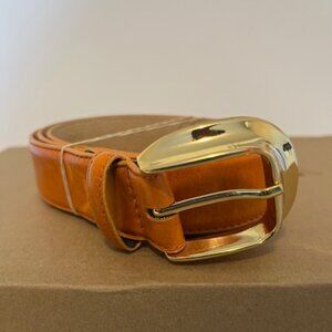 Ellen Tracy leather belt.